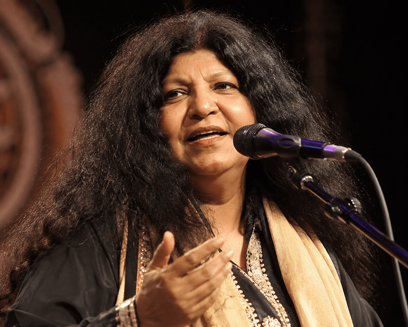 Abida Parveen performing live
